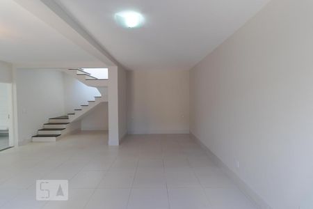Casa à venda com 196m², 4 quartos e 3 vagas Casa à venda com 196m², 4 quartos e 3 vagasSalas