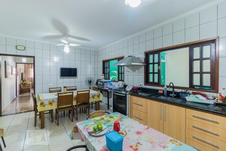 Casa para alugar com 246m², 3 quartos e 2 vagas Casa para alugar com 246m², 3 quartos e 2 vagasCozinha