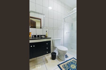 Casa para alugar com 246m², 3 quartos e 2 vagas Casa para alugar com 246m², 3 quartos e 2 vagasBanheiro da Suíte 2