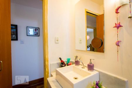 Apartamento à venda com 112m², 3 quartos e 1 vaga Apartamento à venda com 112m², 3 quartos e 1 vagaBanheiro social