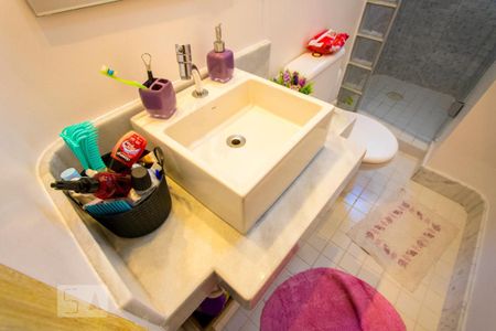 Apartamento à venda com 112m², 3 quartos e 1 vaga Apartamento à venda com 112m², 3 quartos e 1 vagaBanheiro social