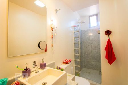 Apartamento à venda com 112m², 3 quartos e 1 vaga Apartamento à venda com 112m², 3 quartos e 1 vagaBanheiro social