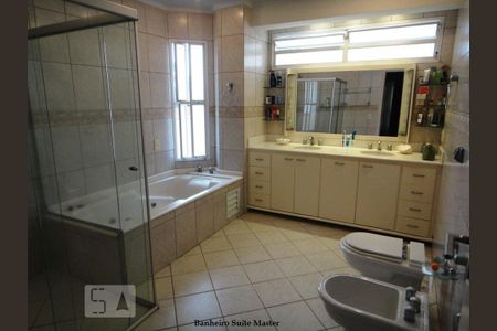 Banheiro de casa à venda com 3 quartos, 550m² em Sumaré, São Paulo