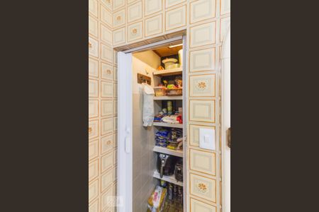 Casa à venda com 300m², 3 quartos e 3 vagas Casa à venda com 300m², 3 quartos e 3 vagasDetalhe da Despensa