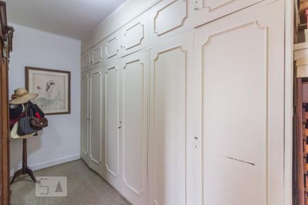 Casa à venda com 300m², 3 quartos e 3 vagas Casa à venda com 300m², 3 quartos e 3 vagasDetalhe dos Armários