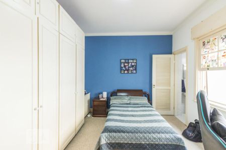 Casa à venda com 300m², 3 quartos e 3 vagas Casa à venda com 300m², 3 quartos e 3 vagasQuarto