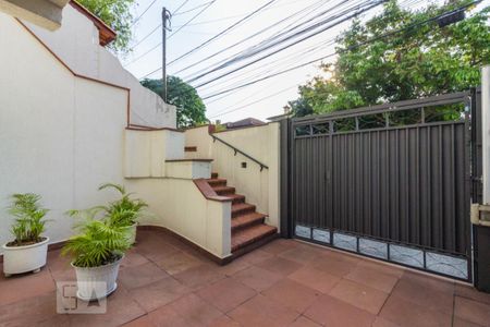 Casa à venda com 300m², 3 quartos e 3 vagas Casa à venda com 300m², 3 quartos e 3 vagasEntrada