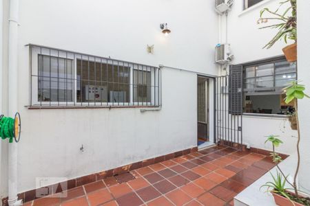 Casa à venda com 300m², 3 quartos e 3 vagas Casa à venda com 300m², 3 quartos e 3 vagasQuintal