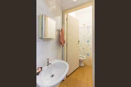 Casa à venda com 300m², 3 quartos e 3 vagas Casa à venda com 300m², 3 quartos e 3 vagasLavabo