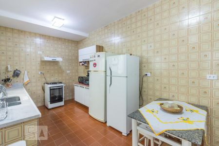 Casa à venda com 300m², 3 quartos e 3 vagas Casa à venda com 300m², 3 quartos e 3 vagasCozinha