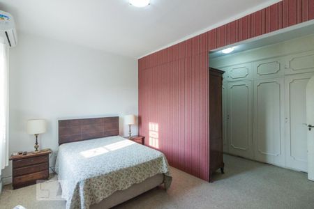 Casa à venda com 300m², 3 quartos e 3 vagas Casa à venda com 300m², 3 quartos e 3 vagasQuarto