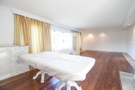 Sala de estar de casa à venda com 4 quartos, 700m² em Jardim São Bento, São Paulo