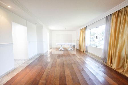 Sala de estar de casa à venda com 4 quartos, 700m² em Jardim São Bento, São Paulo