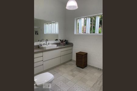 Banheiro 1 de casa à venda com 5 quartos, 360m² em Pacaembu, São Paulo