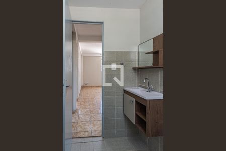 Banheiro de apartamento à venda com 2 quartos, 56m² em Parque Residencial Vila União, Campinas