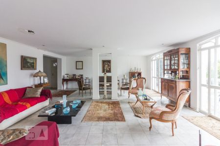 Sala de casa à venda com 3 quartos, 350m² em Pacaembu, São Paulo