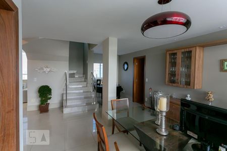 Sala de apartamento para alugar com 3 quartos, 222m² em Sion, Belo Horizonte