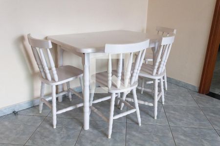 Detalhe sala de apartamento para alugar com 1 quarto, 50m² em Maracanã, Praia Grande