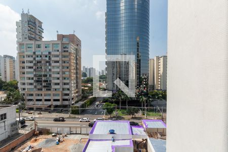 Área de serviço - vista de apartamento para alugar com 3 quartos, 145m² em Jardins, São Paulo