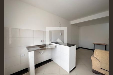 Cozinha de kitnet/studio para alugar com 1 quarto, 25m² em Jardim Monte Azul, São Paulo