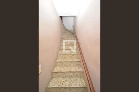 Escada de casa à venda com 4 quartos, 115m² em Jardim Santa Cecília, Guarulhos