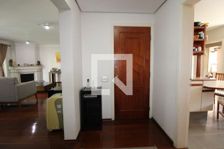 Hall de apartamento à venda com 3 quartos, 200m² em Cambuí, Campinas