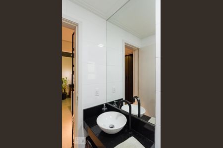 Apartamento à venda com 65m², 2 quartos e 2 vagas Apartamento à venda com 65m², 2 quartos e 2 vagasBanheiro