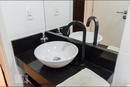 Apartamento à venda com 65m², 2 quartos e 2 vagas Apartamento à venda com 65m², 2 quartos e 2 vagasBanheiro