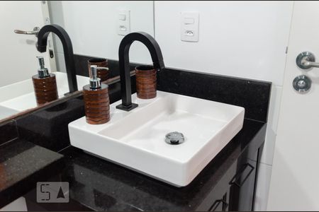 Apartamento à venda com 65m², 2 quartos e 2 vagas Apartamento à venda com 65m², 2 quartos e 2 vagasBanheiro da suíte