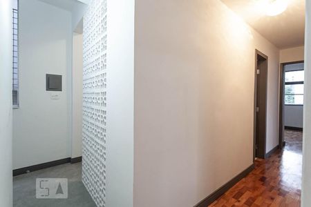 Corredor de apartamento para alugar com 3 quartos, 110m² em Savassi, Belo Horizonte