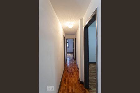 Corredor de apartamento para alugar com 3 quartos, 110m² em Savassi, Belo Horizonte