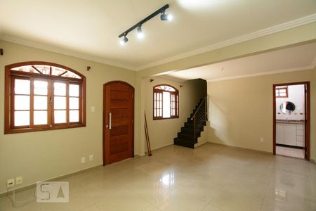 Sala de casa para alugar com 3 quartos, 150m² em Bento Ribeiro, Rio de Janeiro