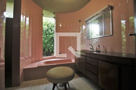 Banheiro da suíte 1 de casa à venda com 6 quartos, 324m² em Jardim Guedala, São Paulo