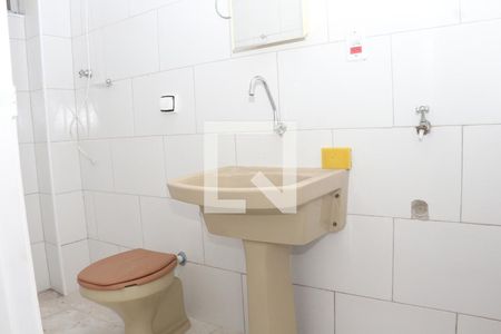 Banheiro de apartamento para alugar com 1 quarto, 21m² em Itararé, São Vicente