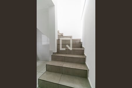 Escadas de casa para alugar com 1 quarto, 50m² em Vila Carrao, São Paulo