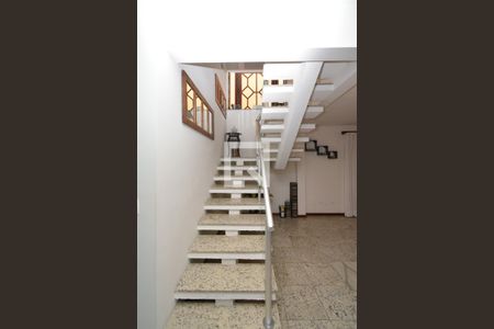 Escada de casa de condomínio à venda com 4 quartos, 250m² em Portal dos Gramados, Guarulhos