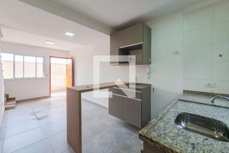 Cozinha de casa de condomínio para alugar com 2 quartos, 55m² em Vila Brasílio Machado, São Paulo
