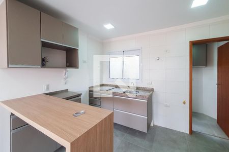 Cozinha de casa de condomínio para alugar com 2 quartos, 55m² em Vila Brasílio Machado, São Paulo