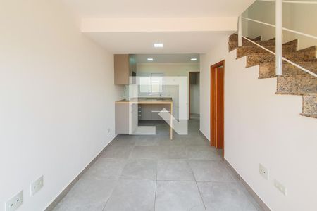 Sala de casa de condomínio para alugar com 2 quartos, 55m² em Vila Brasílio Machado, São Paulo