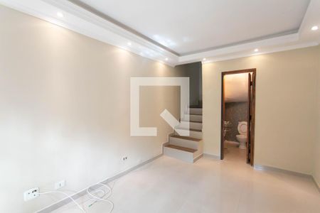 Sala de casa de condomínio para alugar com 2 quartos, 72m² em Vila Rosaria, São Paulo