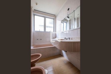 Apartamento para alugar com 210m², 3 quartos e 2 vagas Apartamento para alugar com 210m², 3 quartos e 2 vagasBanheiro Social