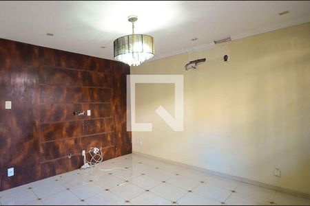 Sala de casa à venda com 3 quartos, 300m² em Portuguesa, Rio de Janeiro