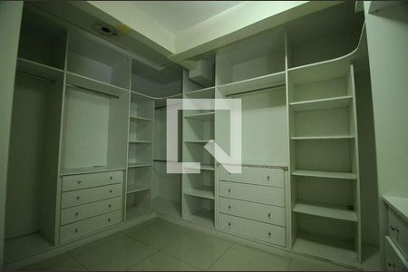 Closet do quarto 1 de casa à venda com 3 quartos, 300m² em Portuguesa, Rio de Janeiro