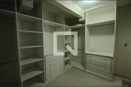 Closet do quarto 1 de casa à venda com 3 quartos, 300m² em Portuguesa, Rio de Janeiro