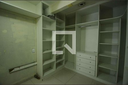 Closet do quarto 1 de casa à venda com 3 quartos, 300m² em Portuguesa, Rio de Janeiro