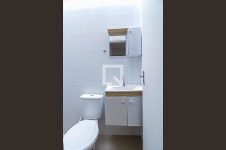 Banheiro de casa para alugar com 1 quarto, 25m² em Vila Campestre, São Paulo