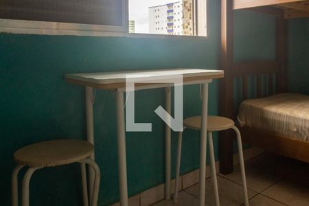 Detalhe quarto/sala de kitnet/studio para alugar com 1 quarto, 26m² em Ocian, Praia Grande