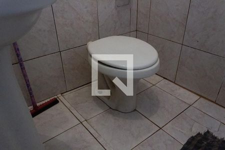 Detalhe banheiro de kitnet/studio para alugar com 1 quarto, 26m² em Ocian, Praia Grande