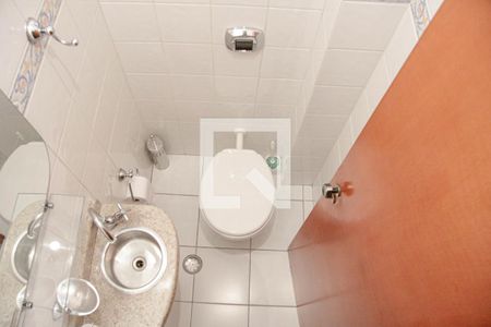 Casa de condomínio para alugar com 130m², 2 quartos e 4 vagas Casa de condomínio para alugar com 130m², 2 quartos e 4 vagasBanheiro social