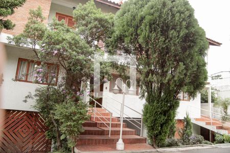 Casa de condomínio para alugar com 130m², 2 quartos e 4 vagas Casa de condomínio para alugar com 130m², 2 quartos e 4 vagasFachada